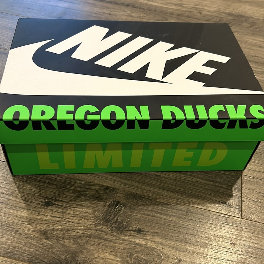 Nike Blazer mid 77 UO limited edition shoes new in box - Picture 8 of 8